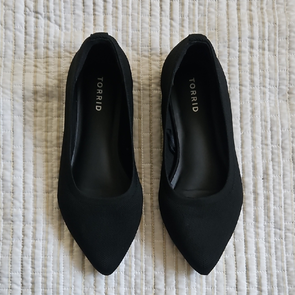 Torrid Black Pointed Flats 7W